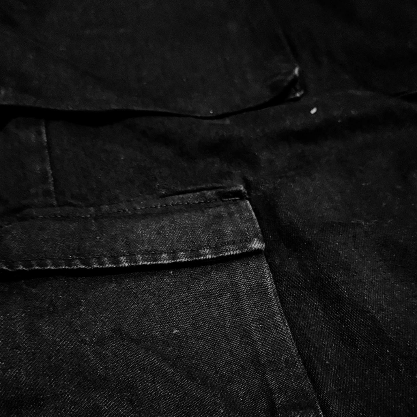 WASHED BLACK CARGO DENIM