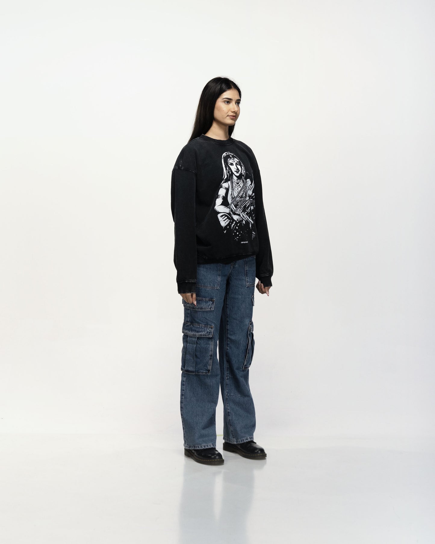 GANGSTER QUEEN II OVERSIZED FADED SWEATSHIRT