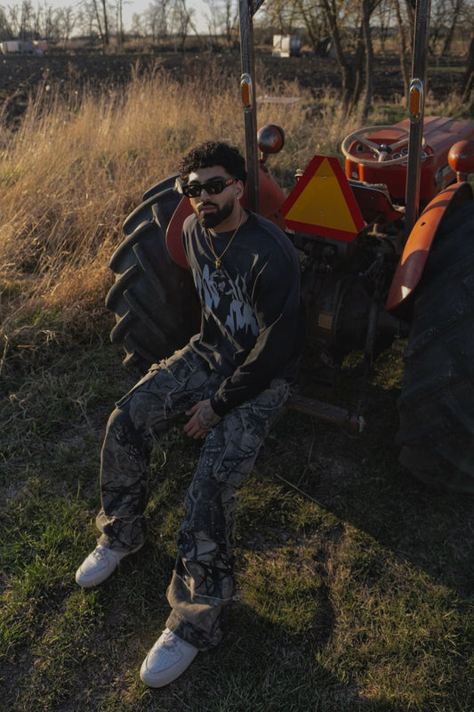 GRAFFITI OVERSIZED WASHED LONG SLEEVE